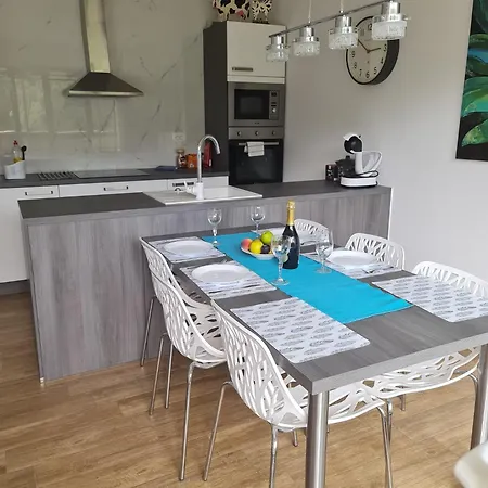 Number 10 Apartment *