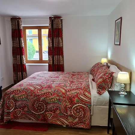 Number 10 דירה *