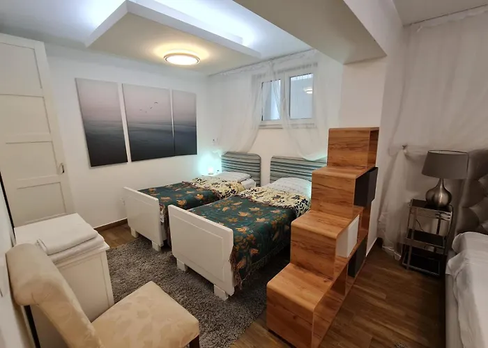 Lejlighed Number 10 *